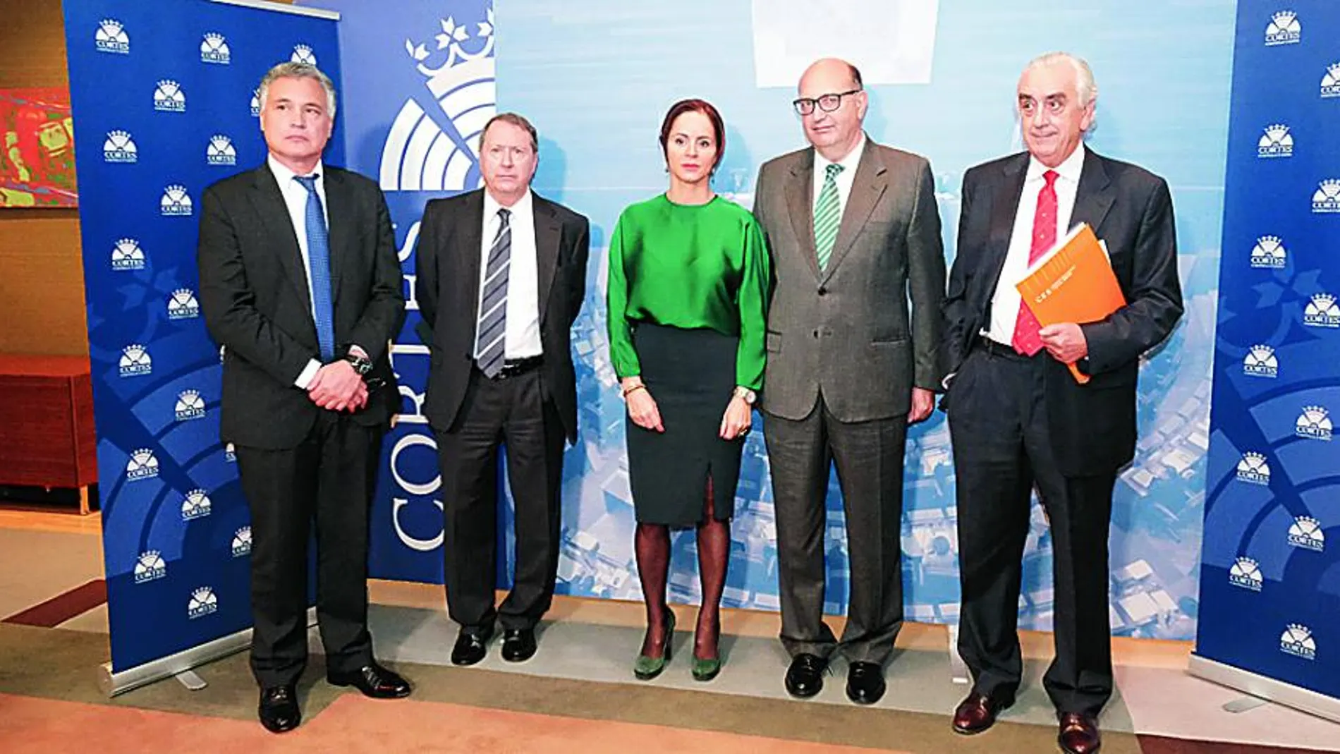 A la izquierda, Silvia Clemente junto a los presidentes del Tribunal de Cuentas y del Consejo Económico y Social, Ramón Álvarez de Miranda y Marcos Peña Pinto, respectivamente