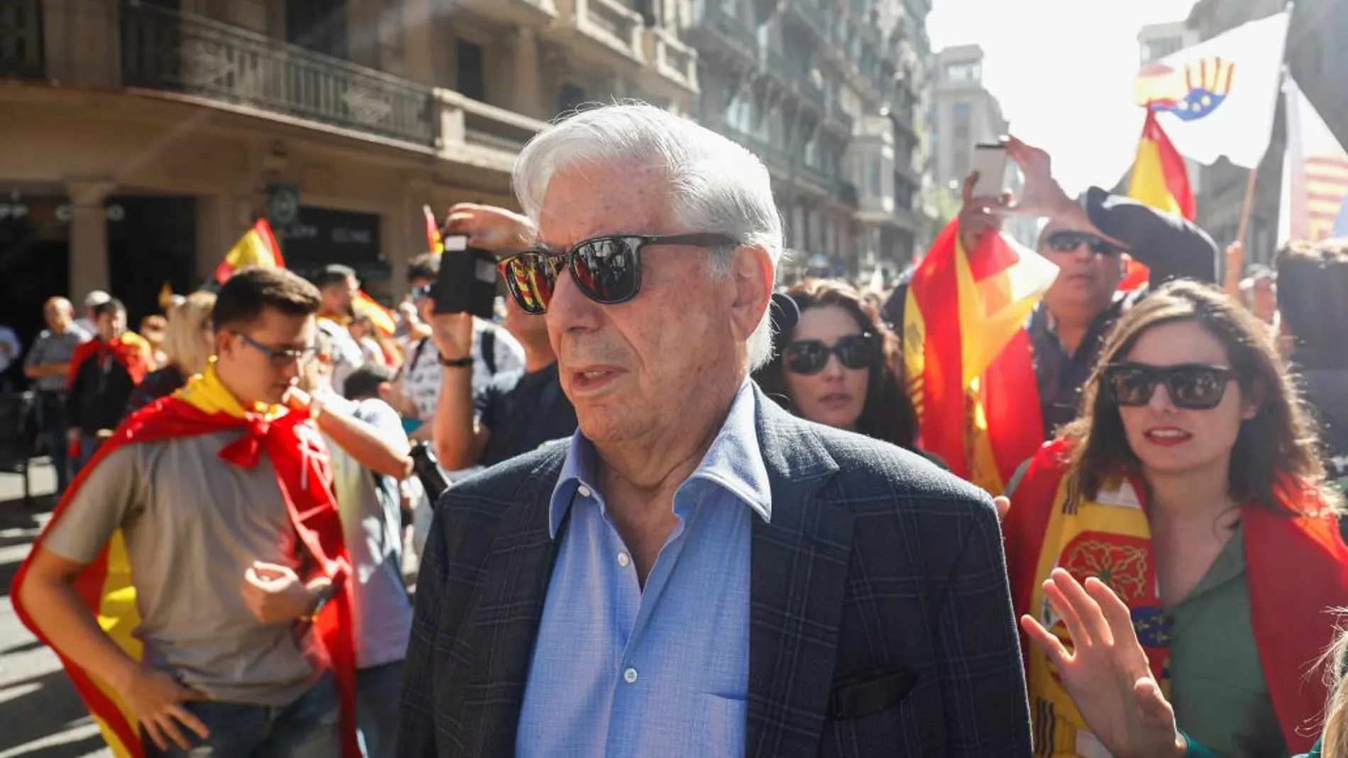 Vargas Llosa, al inicio de la manifestación