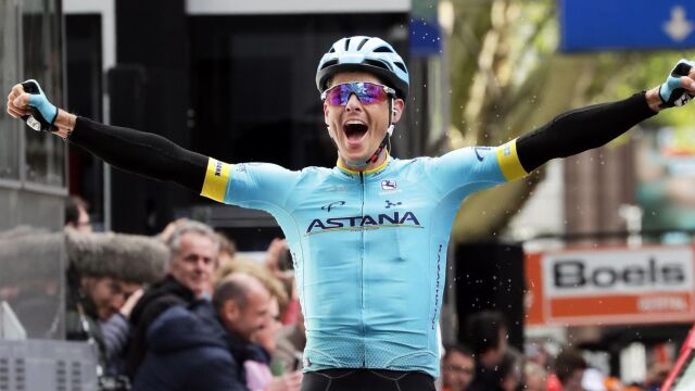 Jakob Fuglsang celebra su victoria en la Lieja-Bastoña-Lieja