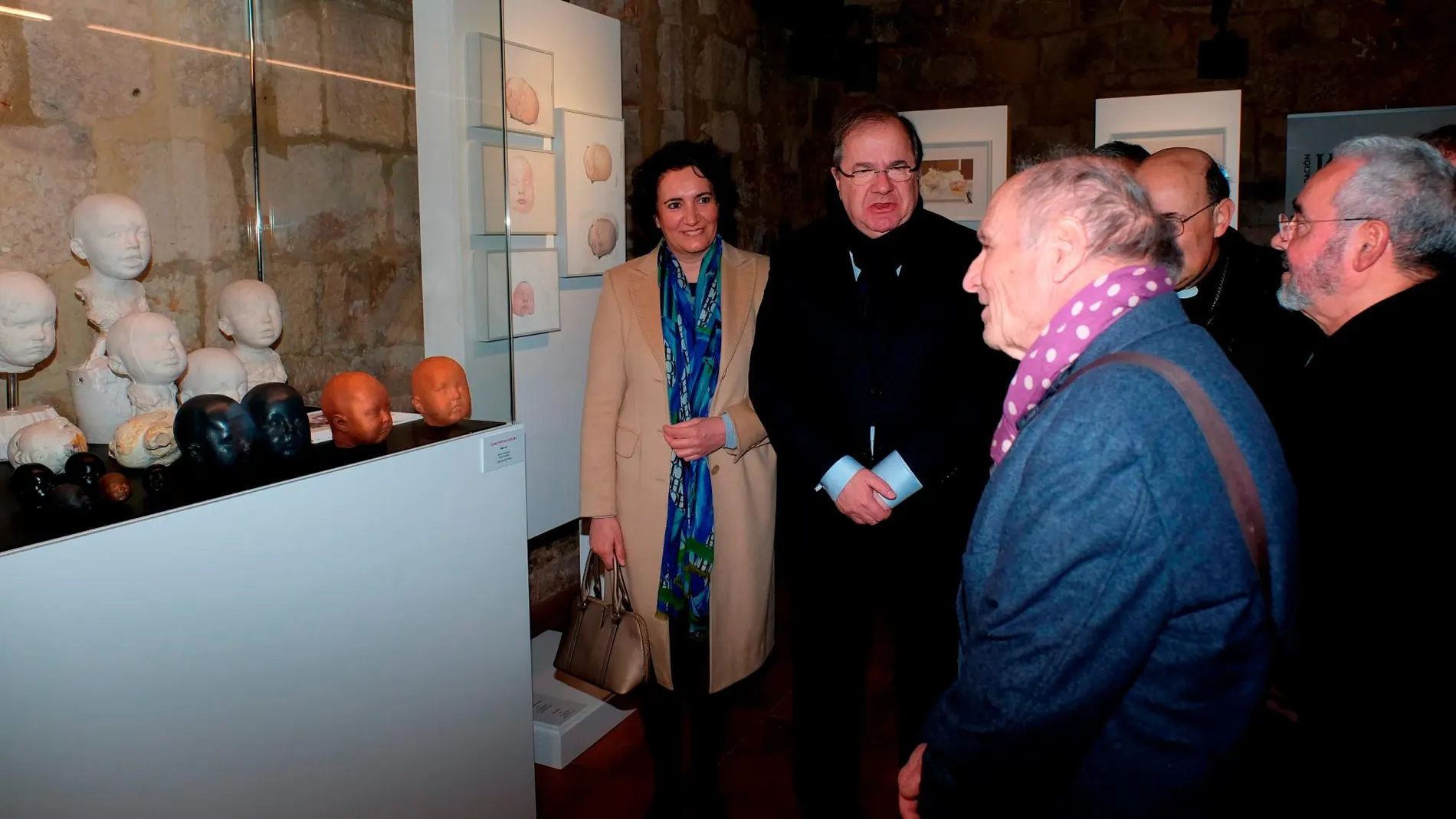 Herrera visita la exposición de Antonio López en Silos junto al propio artista, la consejera García-Cirac y Gonzalo Jiménez, entre otros