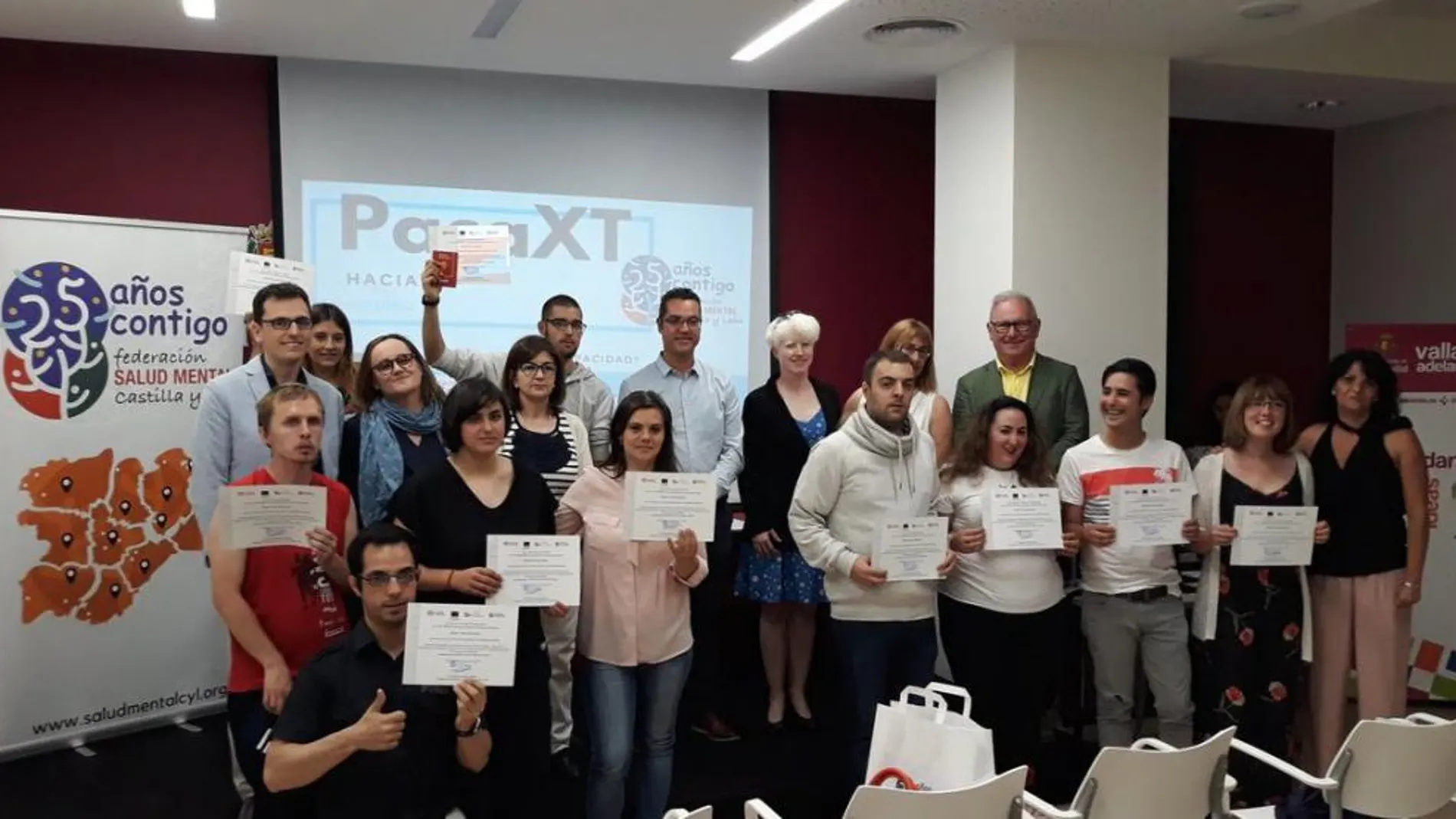 Entrega de los diplomas acreditativos a los participantes en el proyecto «PasaXT hacia el empleo»