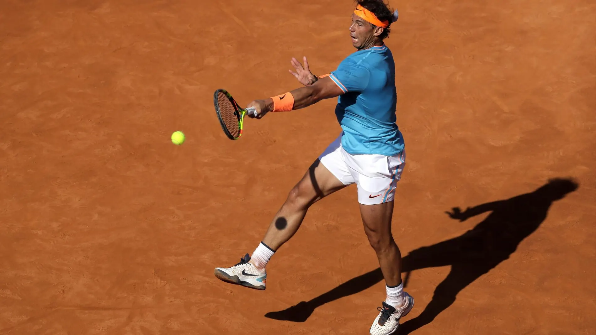 Rafa Nadal se está quedando corto con la derecha