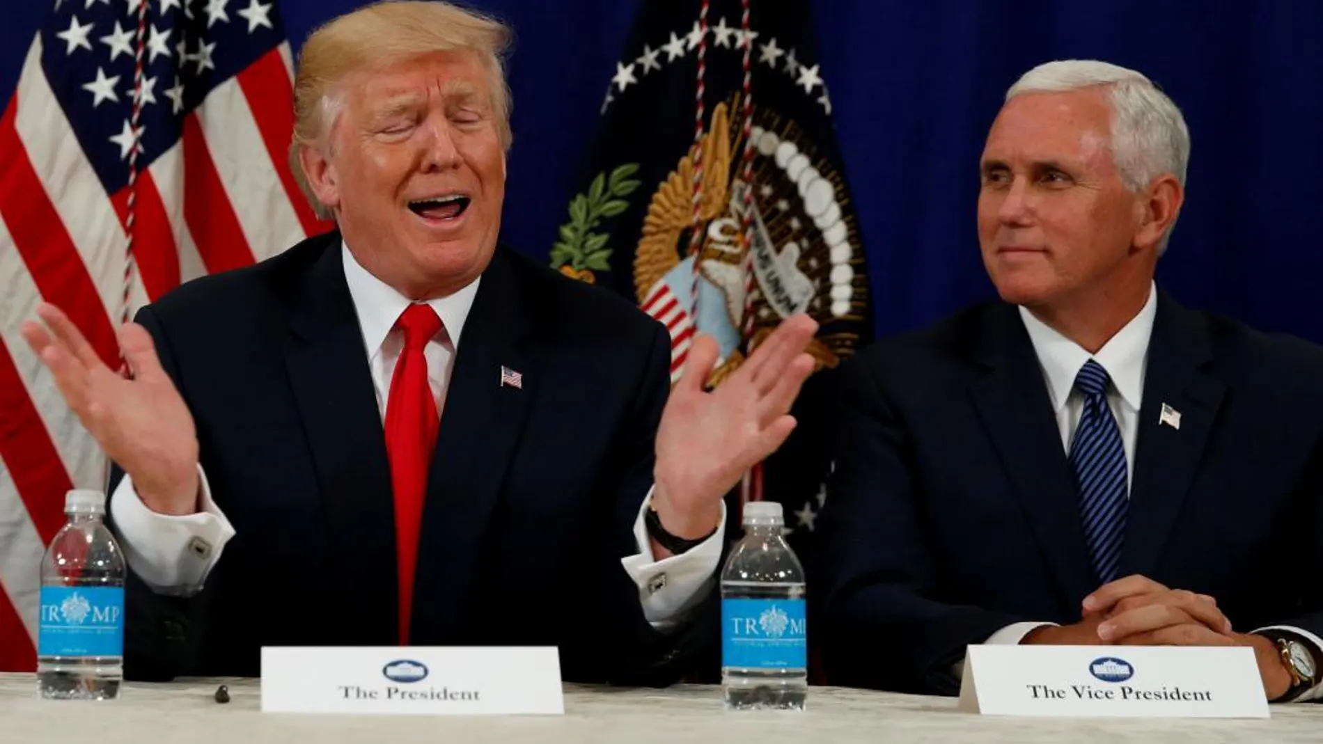 Donald Trump y su vicepresidente Mike Pence, ayer en in Bedminster, New Jersey