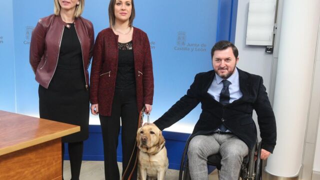 La consejera Alicia García, Arancha Casado, Maurice y Francisco Sardón, antes de presentar el Proyecto de Ley