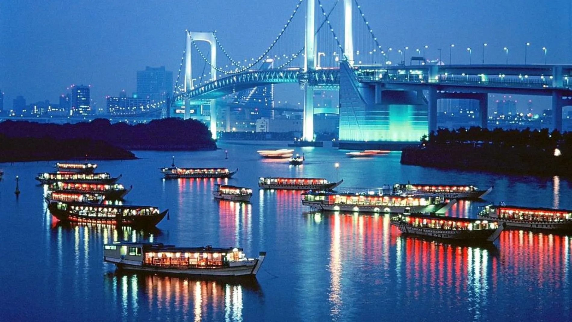 Desde la isla artificial de Odaiba se contempla una perspectiva muy distinta de la ciudad de Tokio