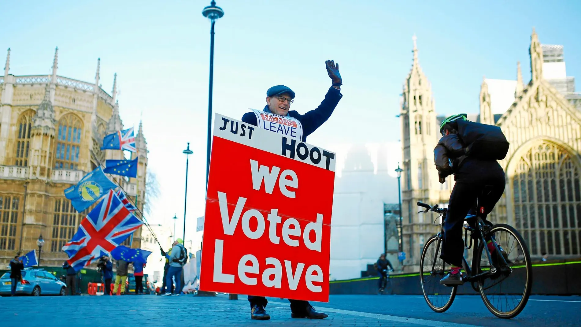 Tras años de incertidumbre, sus derechos quedaron protegidos finalmente con el Acuerdo de Retirada, el pacto de divorcio firmado en octubre de 2019 entre Londres y Bruselas.