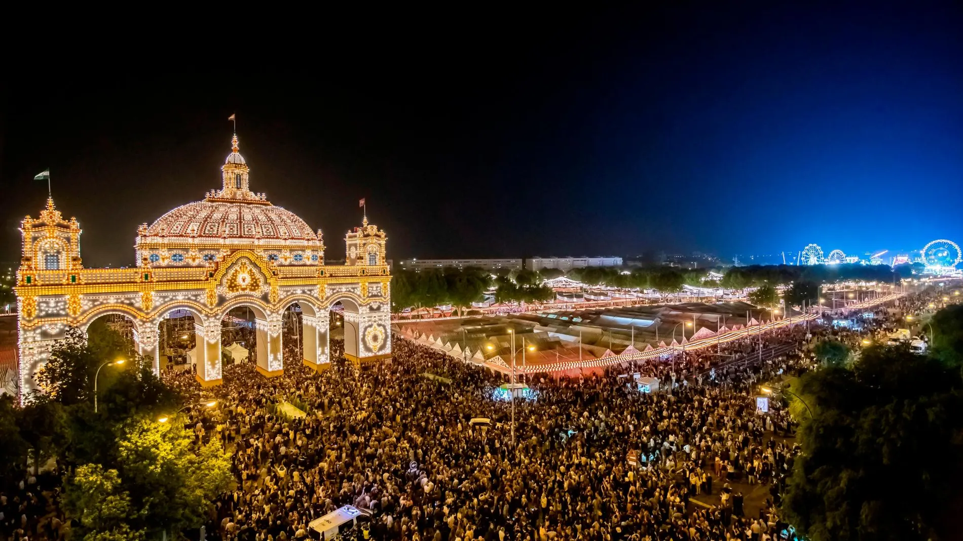 La Feria arrancó con el tradicional alumbrado / Foto: Efe