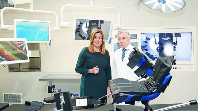 Susana Díaz visitó ayer los nuevos quirófanos de cirugía general del hospital Virgen del Rocío de Sevilla