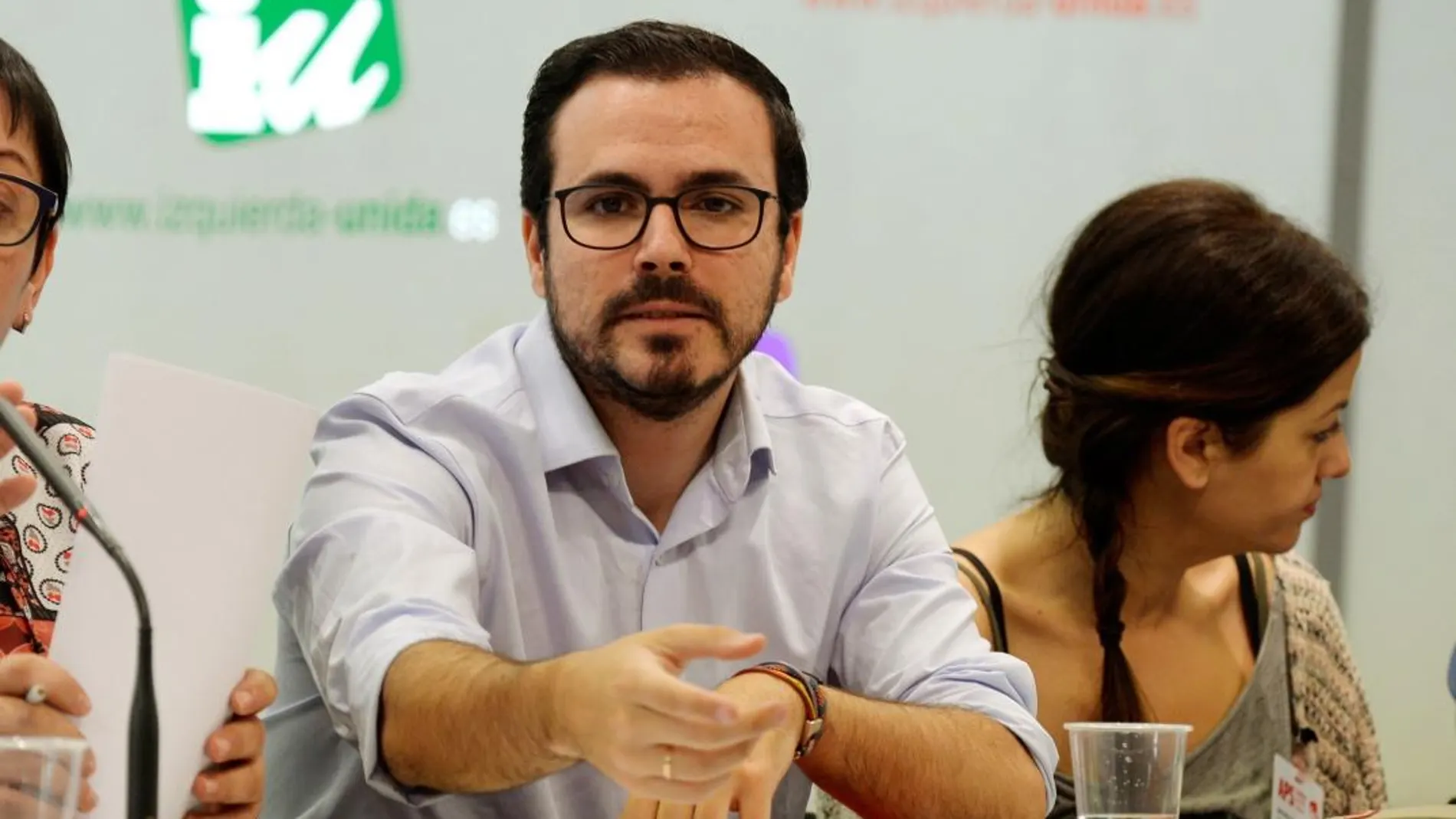 Alberto Garzón, expone ante la Asamblea Político y Social (APS) de su organización las condiciones que recogerá el acuerdo con Podemos para concurrir en coalición a las elecciones. Efe