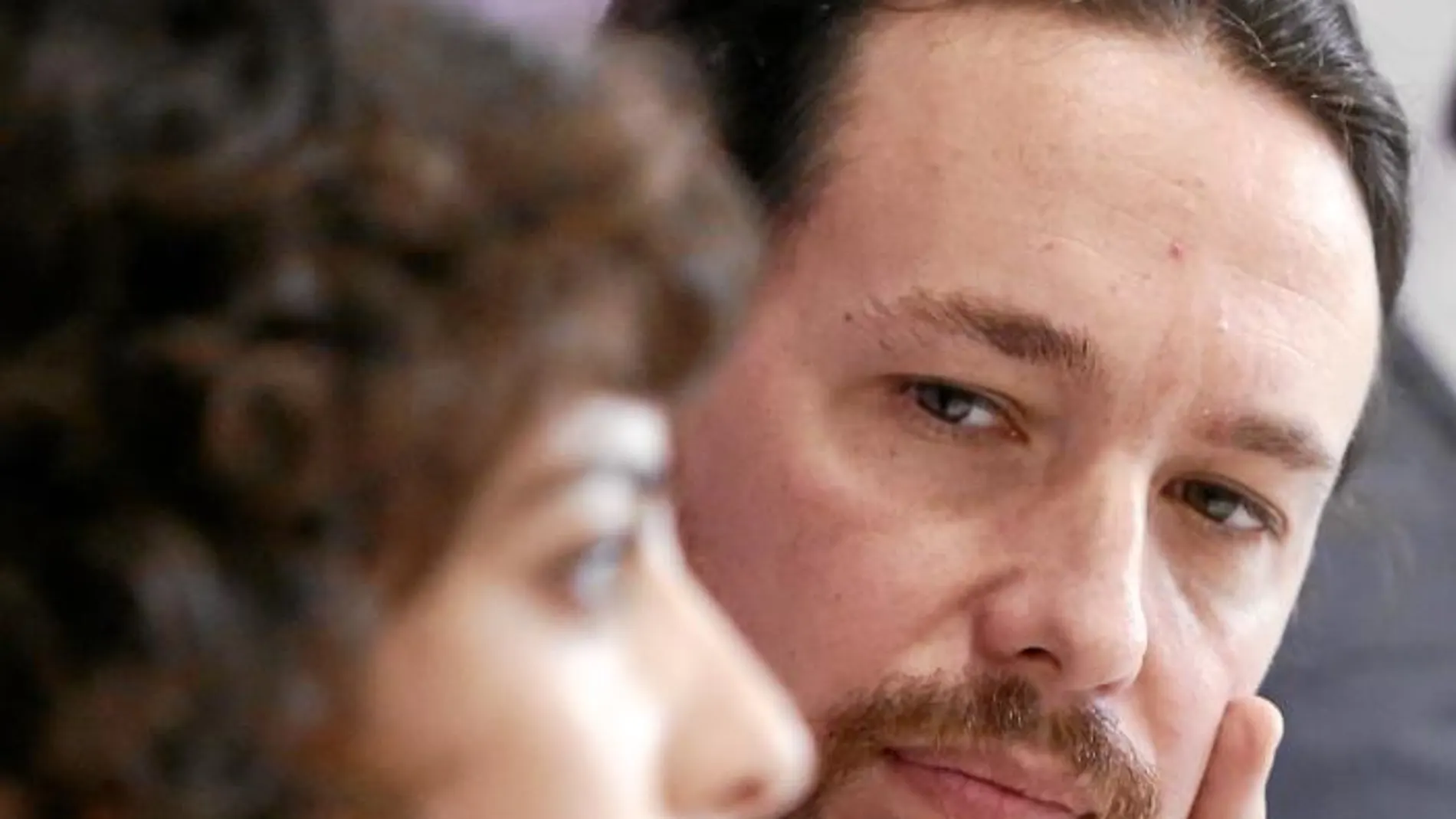 Pablo Iglesias, junto a la portavoz de En Marea, Alexandra Fernández