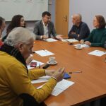 Un momento de la reunión que mantuvo Maíllo con las entidades sociales