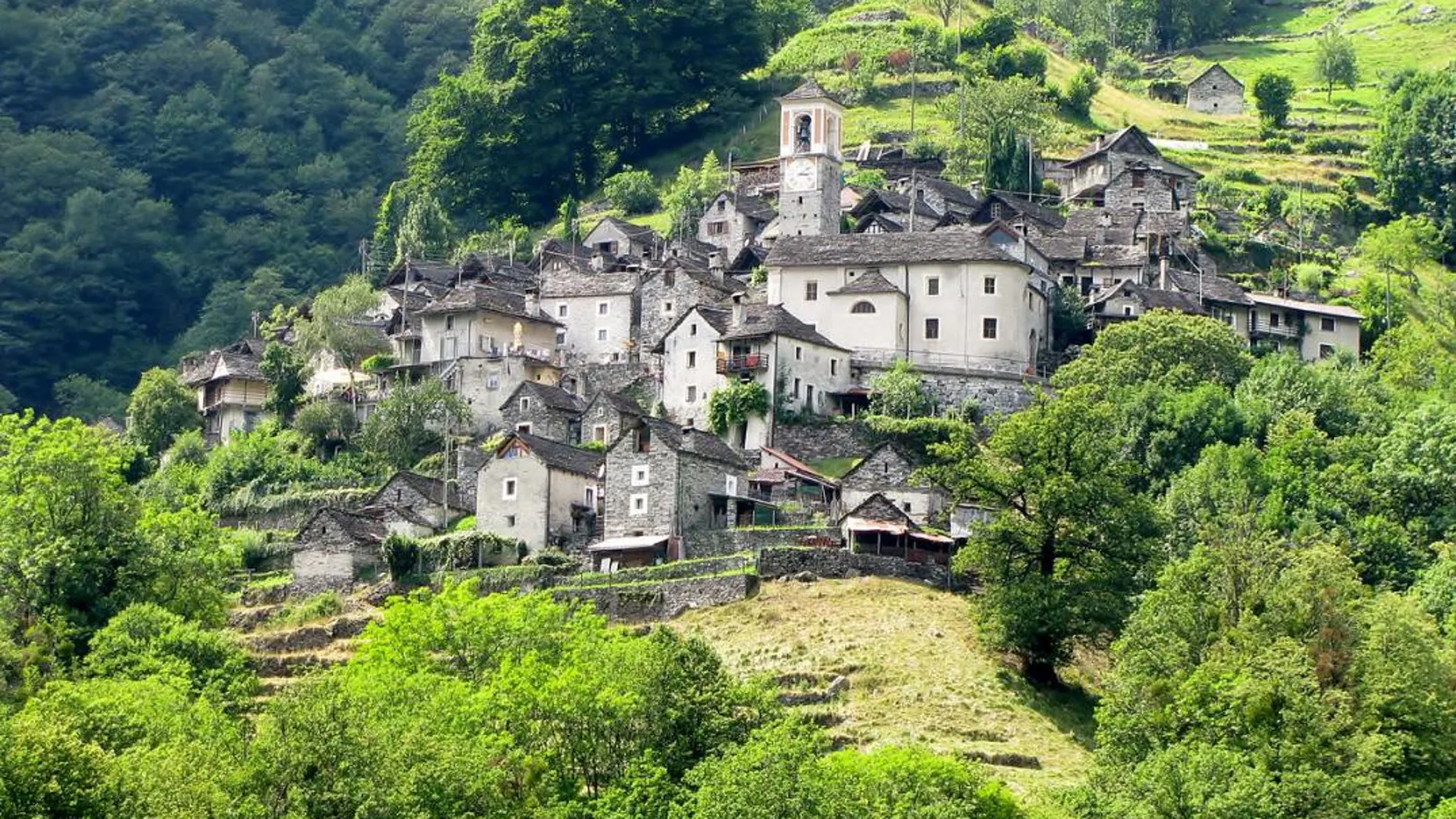 Corippo está situado en el Valle de Verzasca, en la región italiana del Tesino
