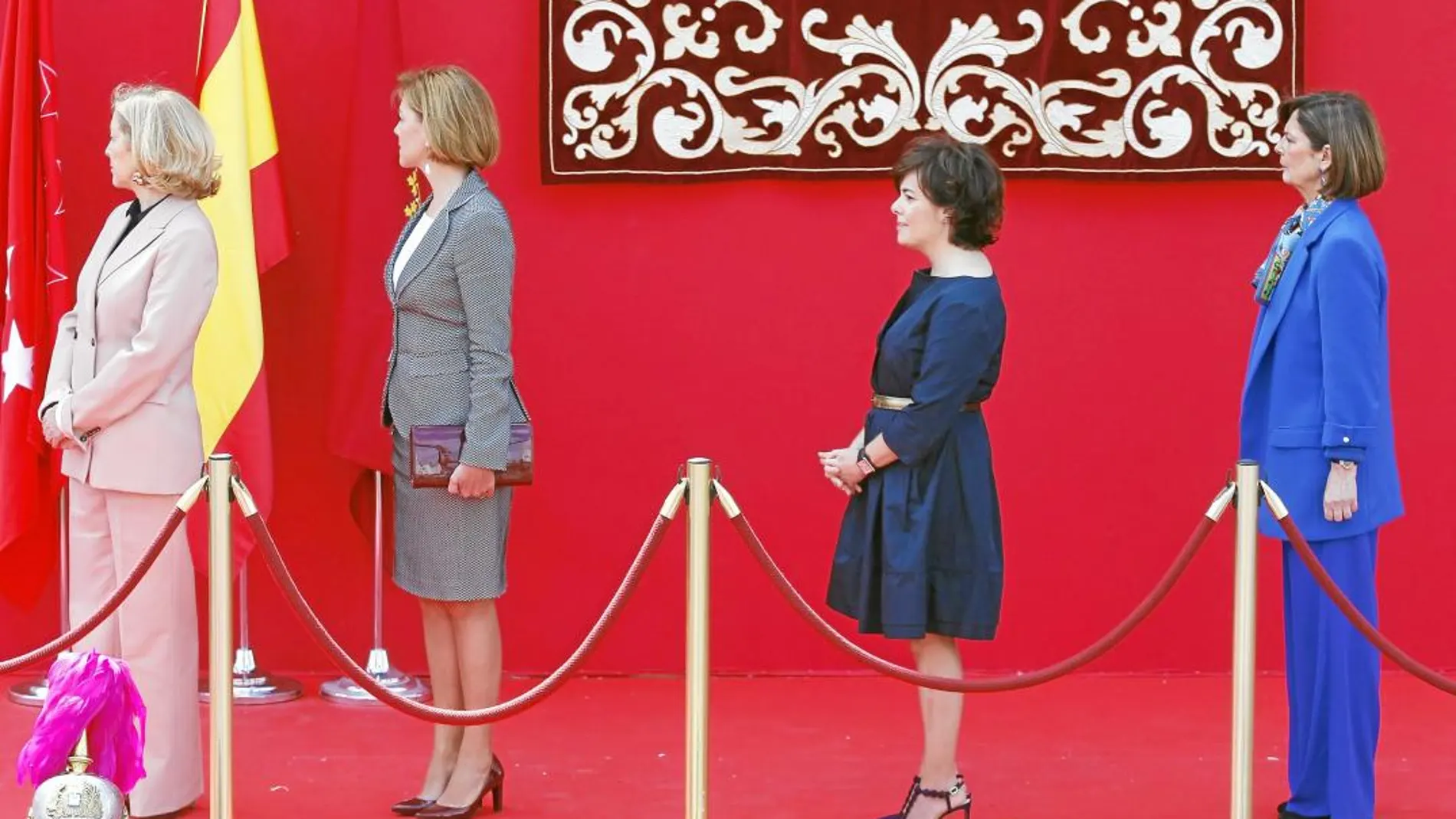 Concepción Dancausa, María Dolores de Cospedal, Soraya Sáenz de Santamaría y Paloma Adrados, ayer, durante los actos de la Comunidad de Madrid / Gtres