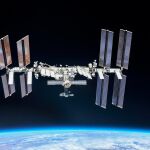 La Estación Espacial Internacional, con la Tierra al fondo / Reuters