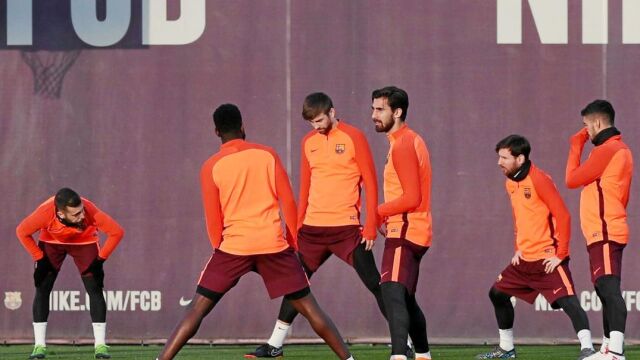 Los jugadores del Barça durante un entrenamiento de esta semana