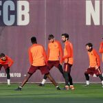 Los jugadores del Barça durante un entrenamiento de esta semana