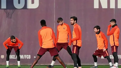 Los jugadores del Barça durante un entrenamiento de esta semana