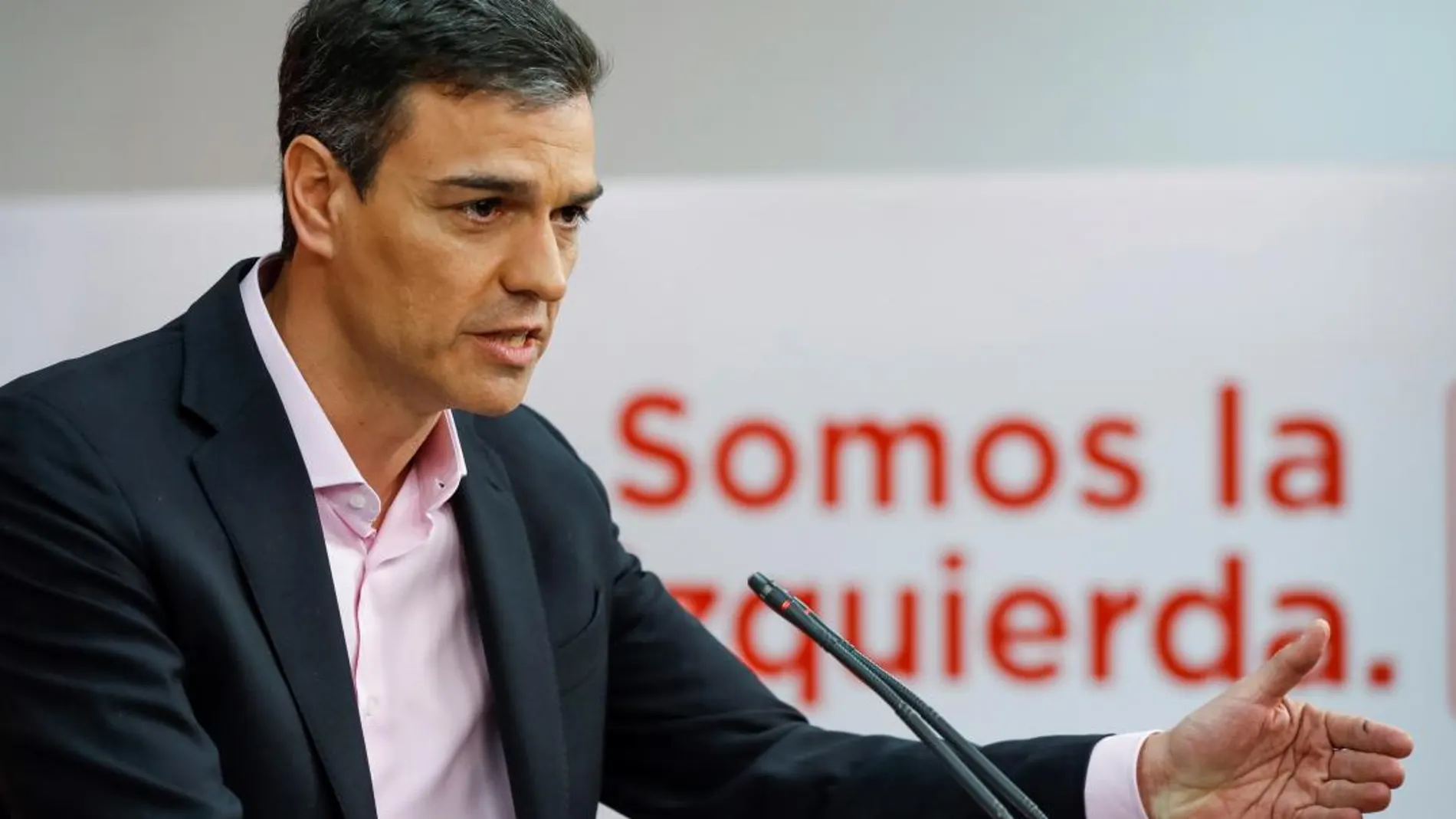 El Secretario General del PSOE Pedro Sánchez, durante la rueda de prensa en la sede del partido en Madrid
