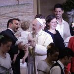 El papa durante su visita a Nomadelfia en el centro de Italia / Ap