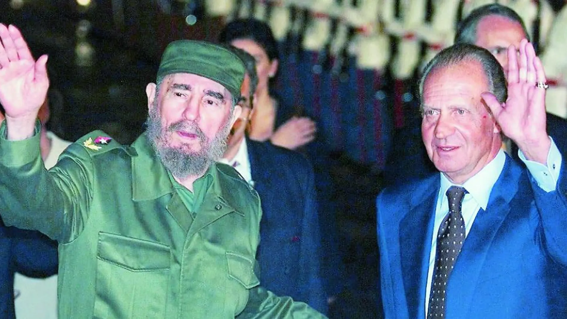 El Rey Juan Carlos I y el entonces gobernante cubano Fidel Castro durante la IX Cumbre Iberoamericana