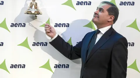 José Manuel Vargas, en el tradicional toque de campana de salida a bolsa de AENA el 11 de febrero de 2015
