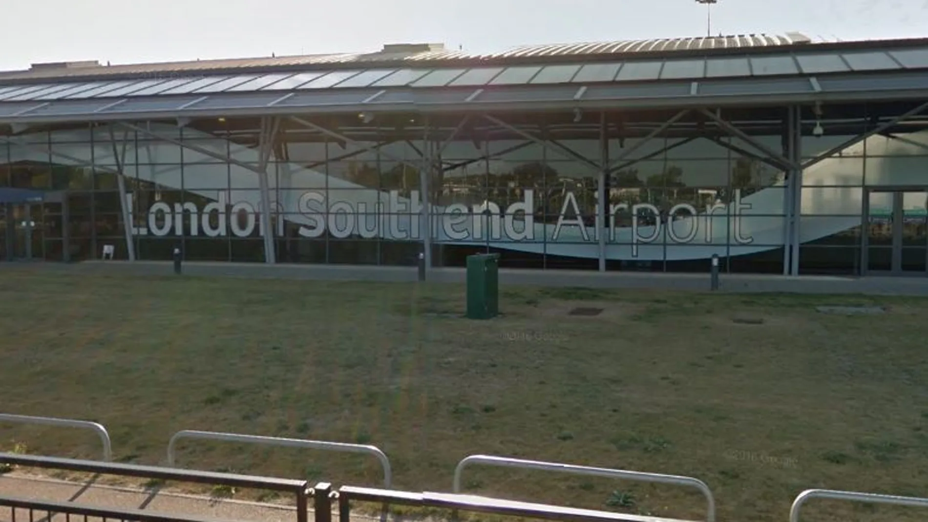 Detenido un hombre en el aeropuerto británico de Southend por planear un atentado
