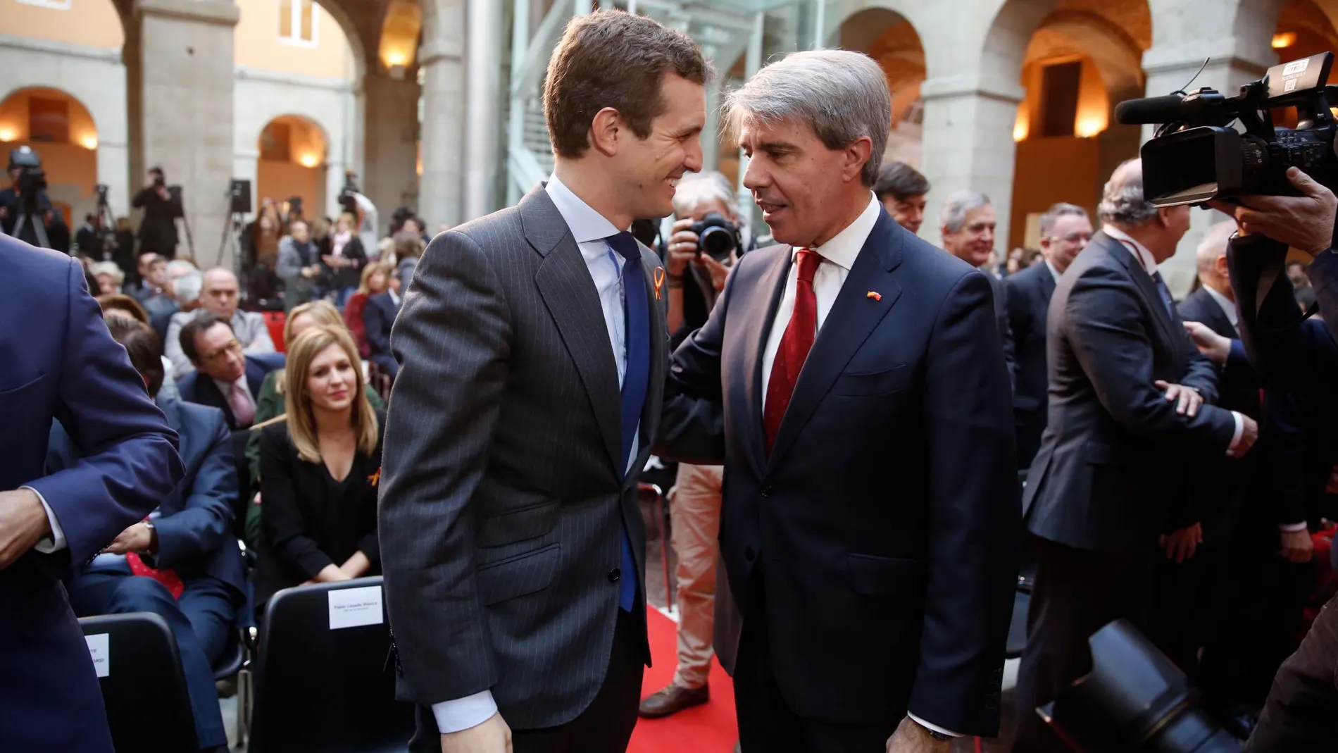 Pablo Casado y Ángel Garrido en la fiesta en la Comunidad de Madrid con motivo del 40 aniversario de la Constitución/Foto. J. Fdez.-Largo