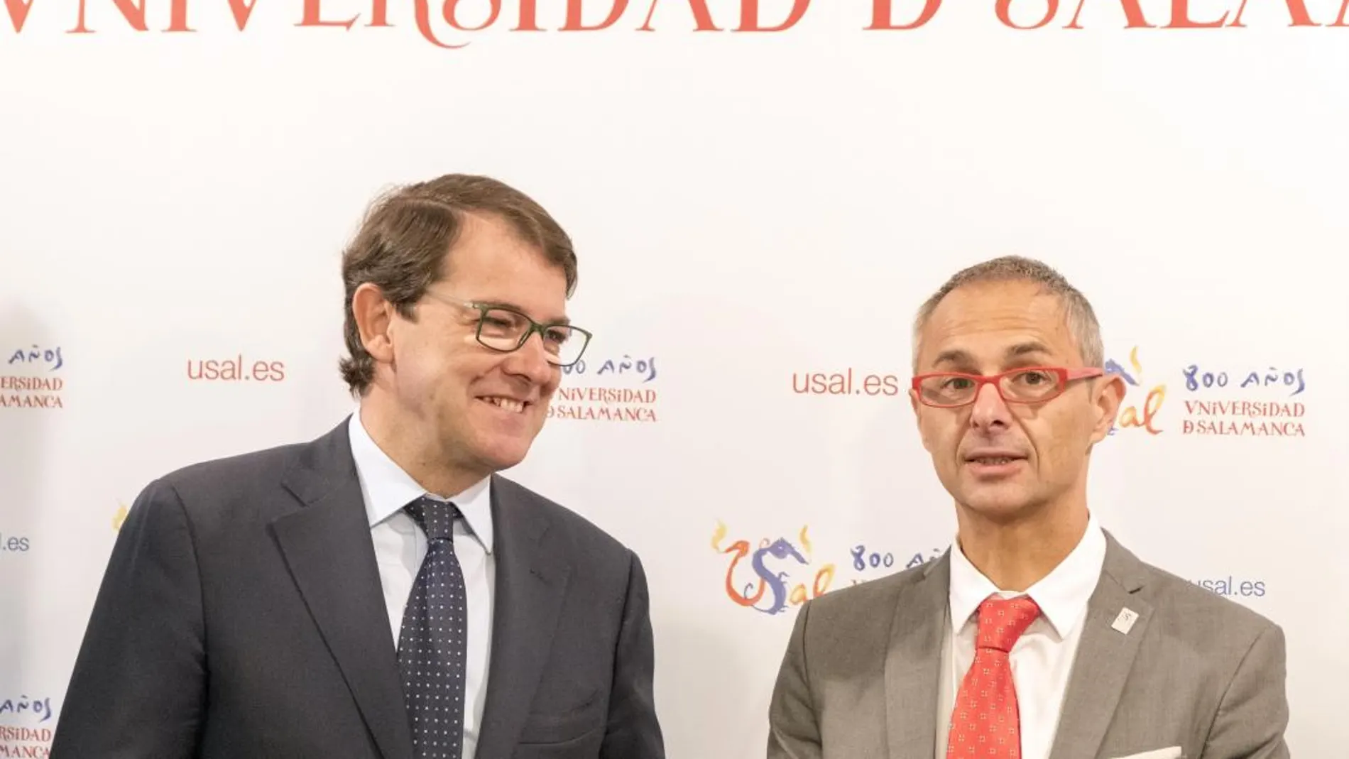 El alcalde de Salamanca, Alfonso Fernández Mañueco, con el rector Ricardo Rivero