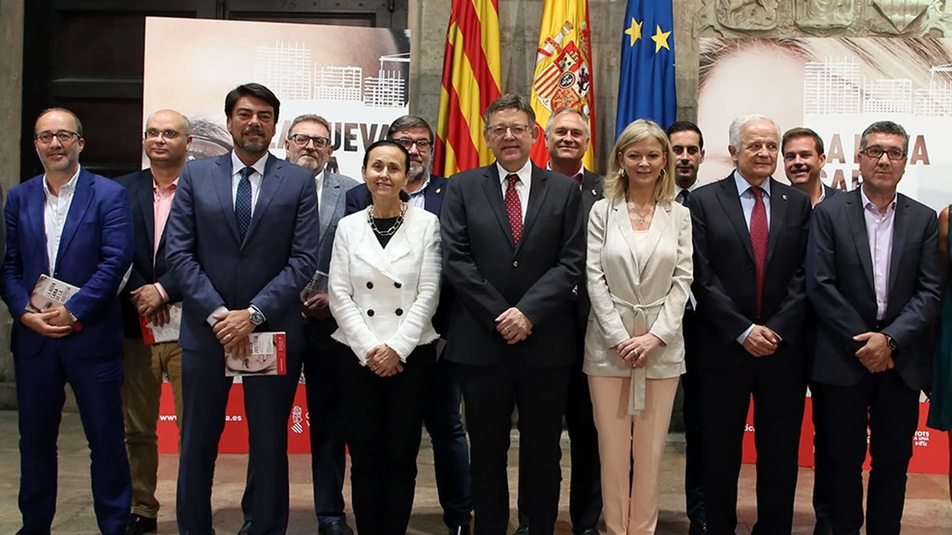 La Razón. El presidente Puig y la consellera Bravo, junto a autoridades judiciales y alcaldes de las localidades beneficiadas por el plan