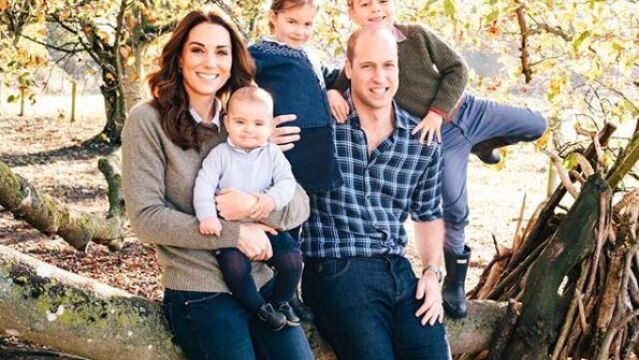 El príncipe Guillermo y Kate Middleton posan con sus hijos George, Charlotte y Louis / Foto: Twitter Kensington Palace