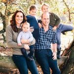 El príncipe Guillermo y Kate Middleton posan con sus hijos George, Charlotte y Louis /  Foto: Twitter Kensington Palace