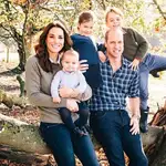 El príncipe Guillermo y Kate Middleton posan con sus hijos George, Charlotte y Louis / Foto: Twitter Kensington Palace