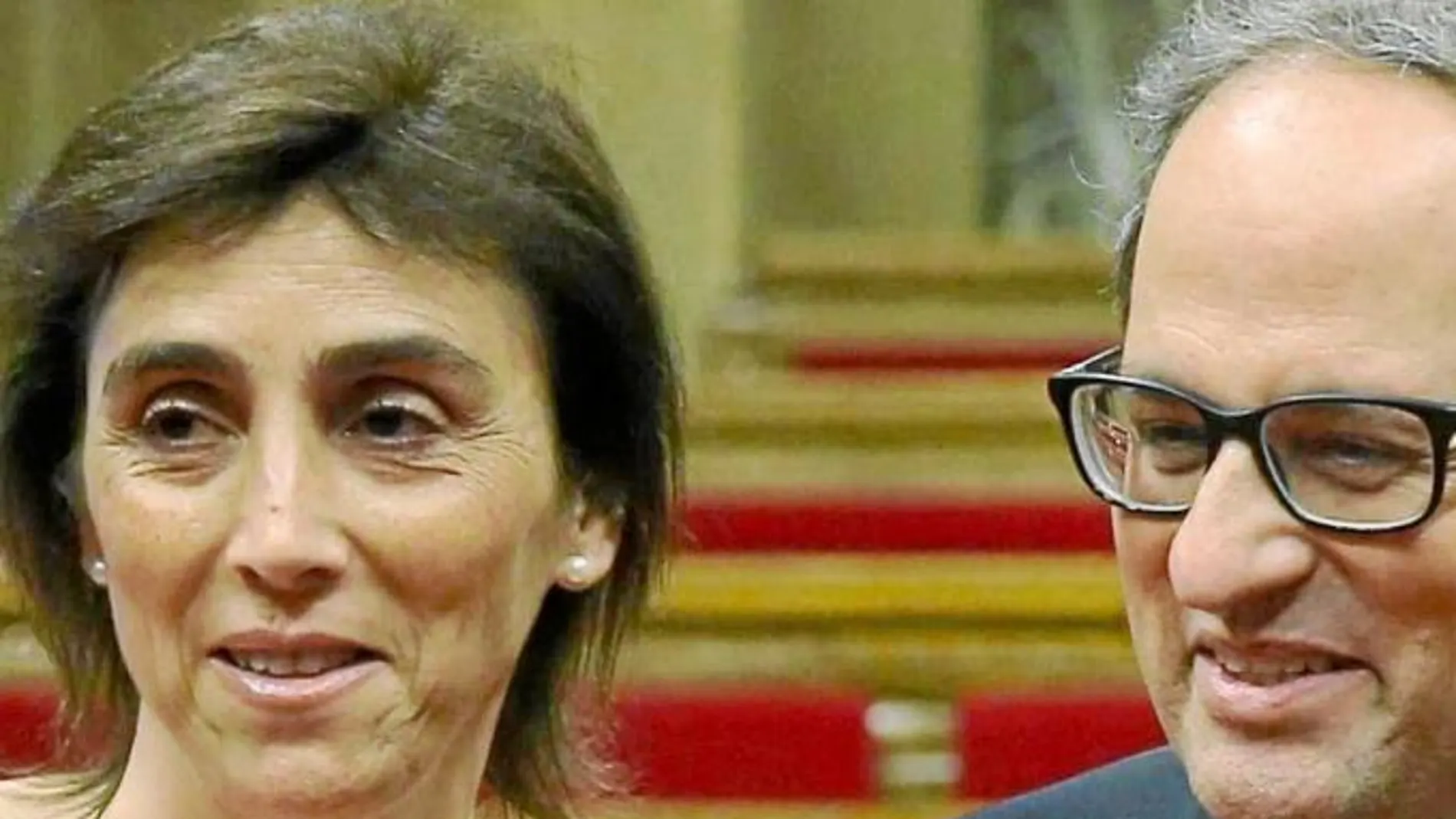 Carola Miró i Bedós, junto a su marido Quim Torra durante la sesión del parlament en la que se eligió a Puigdemont