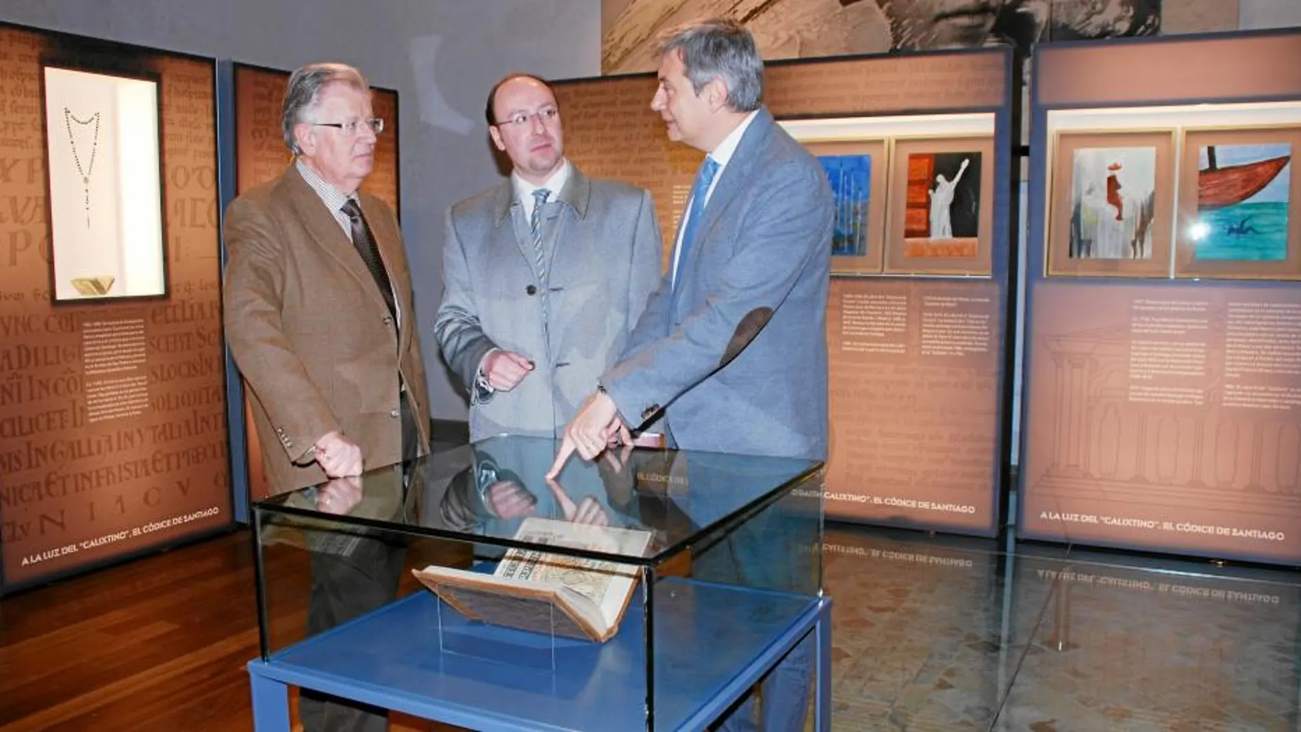 Felipe Garín, Francisco Singul y Rafael Ripoll presentaron ayer la exposición del Códice