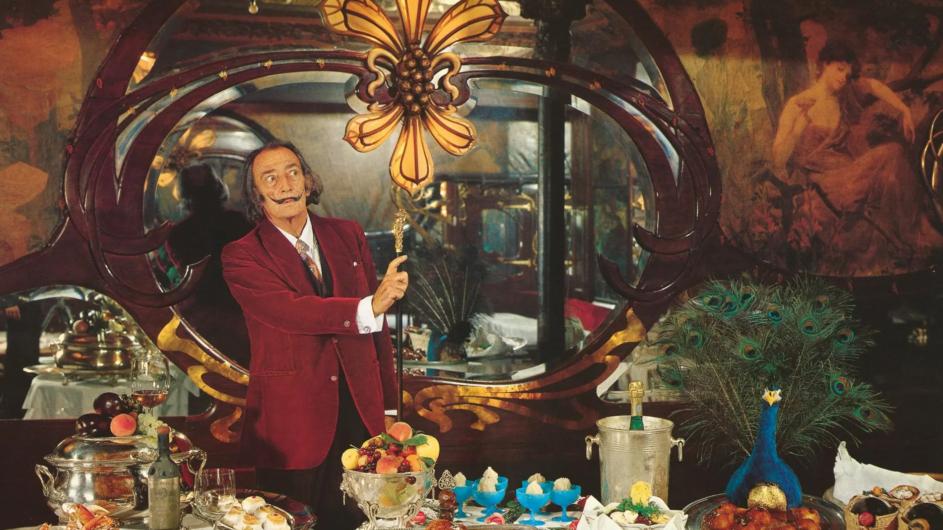 Dalí celebraba en torno a la comida una intensa vida social como contaba en «Las cenas de Gala» editado por Taschen