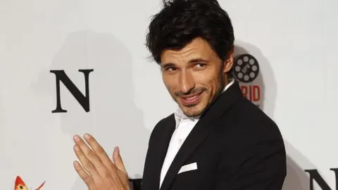 Andrés Velencoso a su llegada a la premiere de la película "Fin"