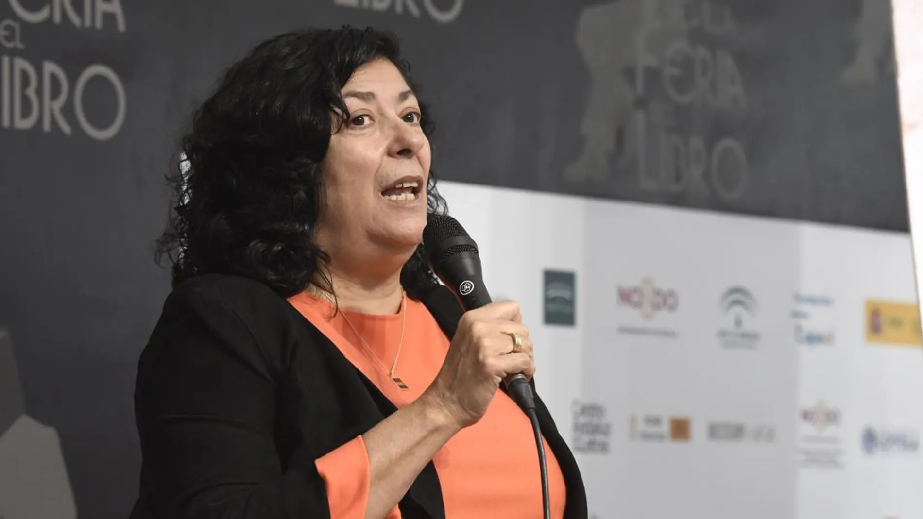 La conferencia inaugural de la Feria del Libro de Sevilla corrió a cargo de Almudena Grandes