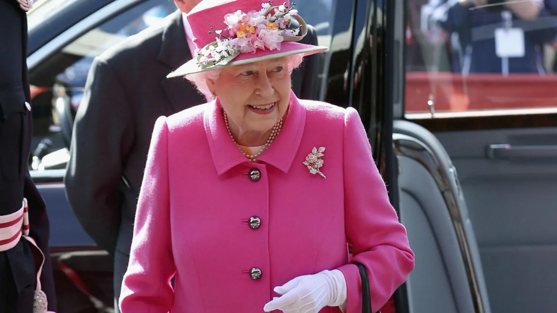 La reina Isabel II busca encargado de la limpieza para su palacio escocés