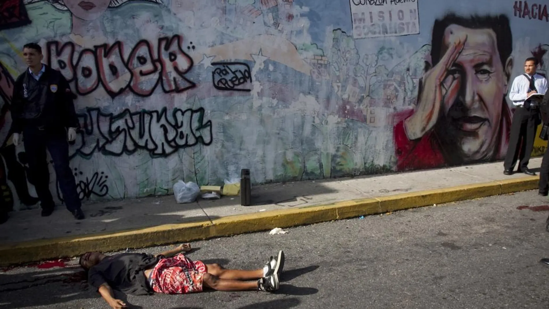 Imagen de archivo de un cadáver en una calle de Caracas.