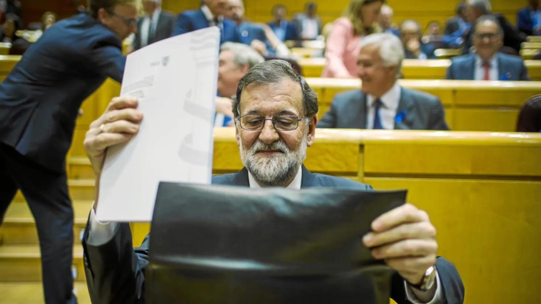 Rajoy, ayer, en el Senado, durante la sesión de control al Gobierno. Defendió la gestión del Ejecutivo de Cifuentes