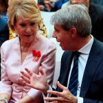 Esperanza Aguirre conversa con el expresidente de la Comunidad de Madrid, Ángel Garrido
