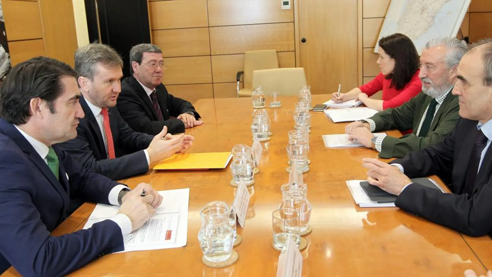 Suárez-Quiñones, Rico y Lacalle, durante su reunión con Julio Gómez-Pomar, ayer en Madrid