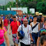 Venezolanos intentan salir del país por el estado de Táchira hacia Colombia
