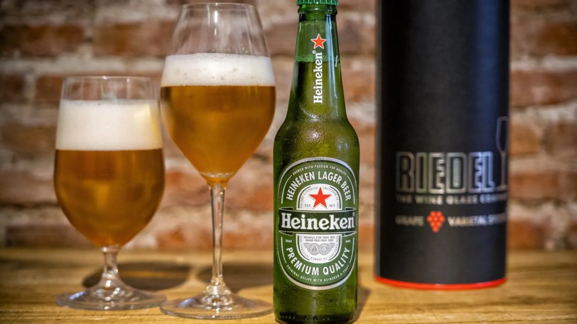 La cerveza Heineken en copas Riedel