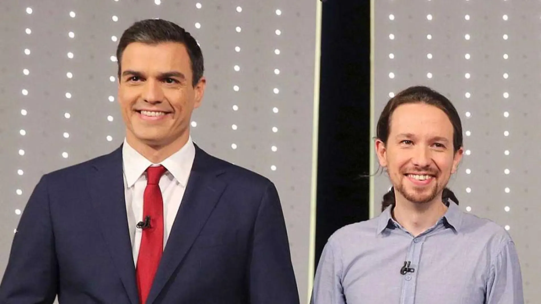 Pedro Sánchez y Pablo Iglesias sonríen ante los medios en una imagen de archivo