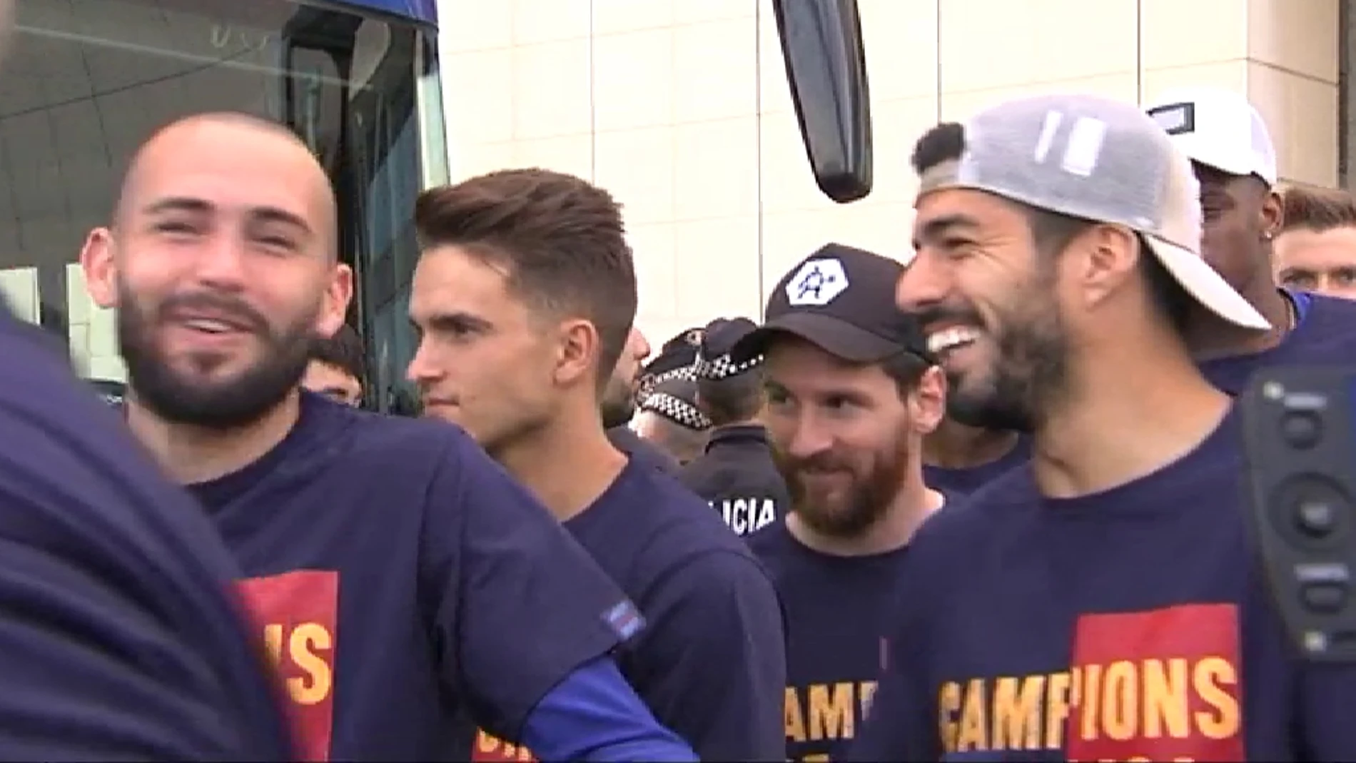 El Barça celebra el doblete con una rúa por las calles de Barcelona