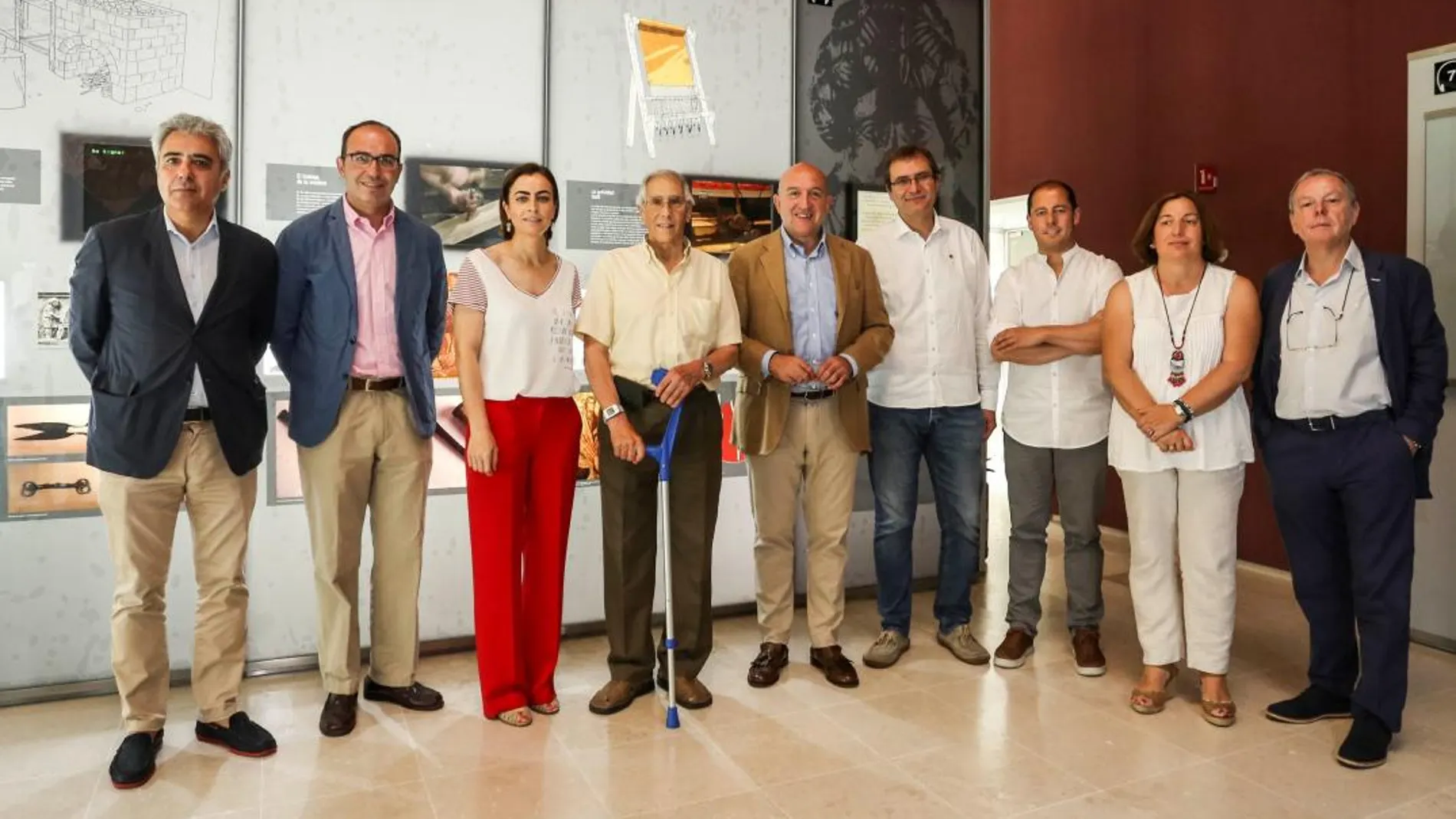 Jesús Julio Carnero junto a los ponentes en la jornada celebrada en Almenara