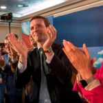 El presidente del PP, Pablo Casado (2d), participa en un acto de campaña acompañado por la candidata número uno del PP de Ciudad Real al Congreso, Rosa Romero (d), y el presidente del PP de Castilla-La Mancha, Paco Núñez.