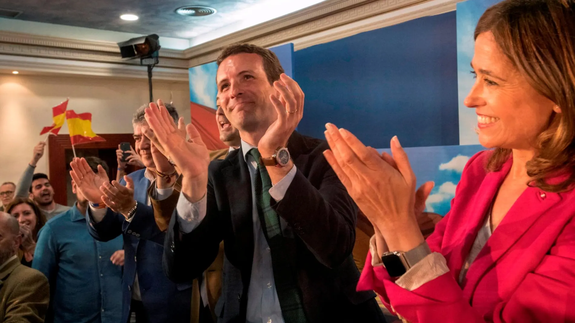 El presidente del PP, Pablo Casado (2d), participa en un acto de campaña acompañado por la candidata número uno del PP de Ciudad Real al Congreso, Rosa Romero (d), y el presidente del PP de Castilla-La Mancha, Paco Núñez.