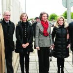 A la izquierda, la Reina Sofía junto a Godofredo García, Javier Iglesias, Alicia García,María José Salgueiro y Alfonso Fernández Mañueco